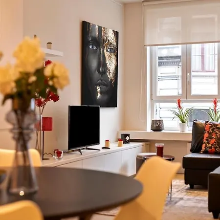 Located Cozy Next To Kmska Appartement *