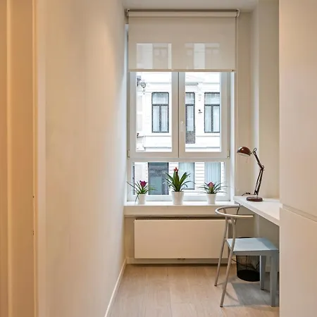 Located Cozy Next To Kmska Apartment